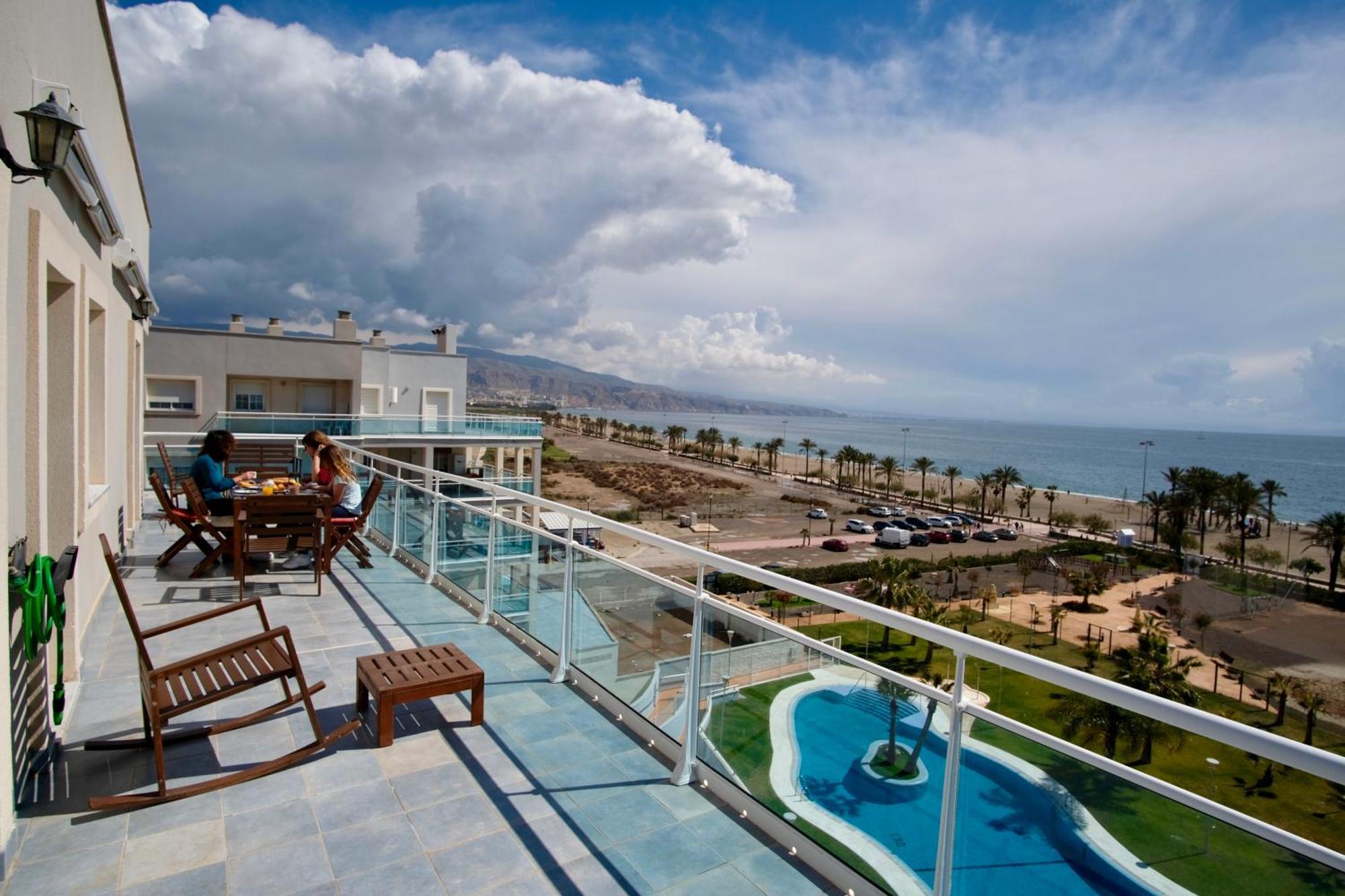 רוקאוטס דה מר Seafront Penthouse Almeria מראה חיצוני תמונה