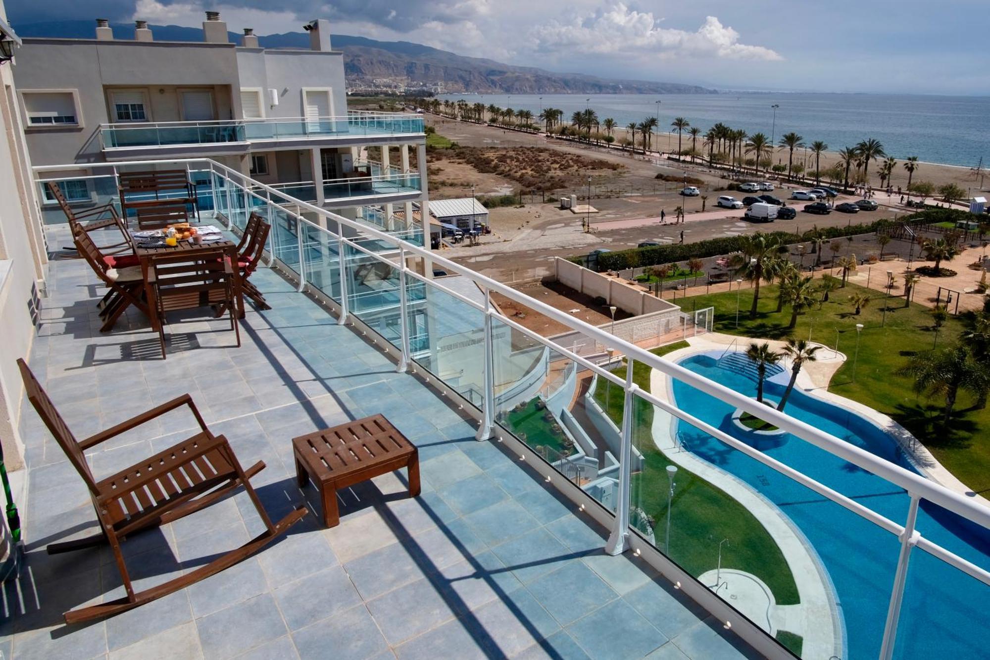 רוקאוטס דה מר Seafront Penthouse Almeria מראה חיצוני תמונה